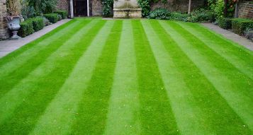 How to mow your lawn – Tip 3 – Vary Your Mowing Patterns